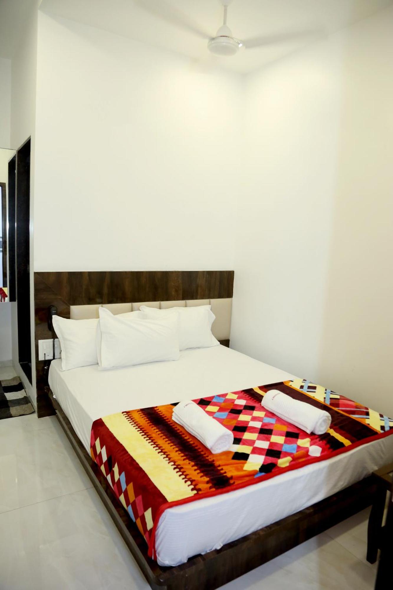 Hotel Magnum Airport T-2 Mumbai Exterior foto